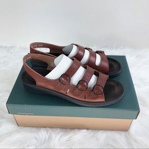 clarks women's sunbeat adjustable sandal